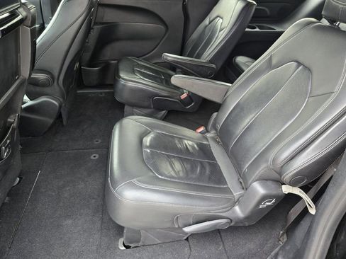 Used 2018 Chrysler Pacifica Touring-L Plus w/ Advanced Safetytec Group image 27