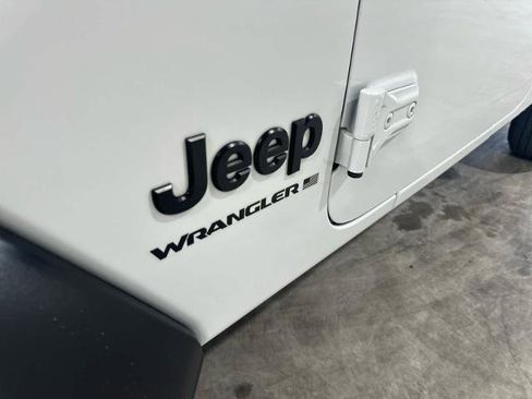 Used 2025 Jeep Wrangler Unlimited Sport AWD/4WD image 11