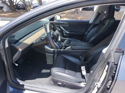 Used 2019 Tesla Model 3 Standard Range Plus RWD image 2