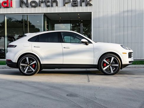 Used 2024 Porsche Cayenne S image 7