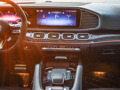 Used 2024 Mercedes-Benz GLS 63 AMG 4MATIC image 20