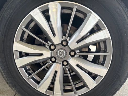 Used 2020 Nissan Pathfinder SV image 5