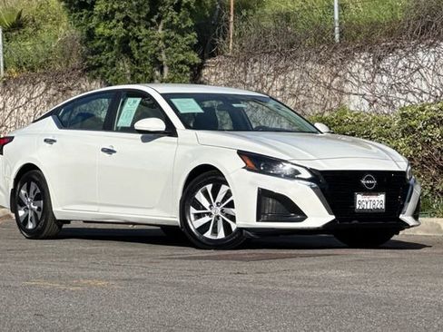 Used 2023 Nissan Altima 2.5 S image 2