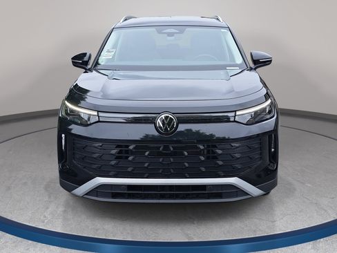 Certified 2025 Volkswagen Tiguan S FWD image 2