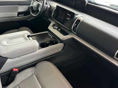 Certified 2025 Ford Expedition Active AWD/4WD image 16