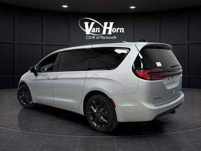 New 2026 Chrysler Pacifica Limited w/ S Appearance Package