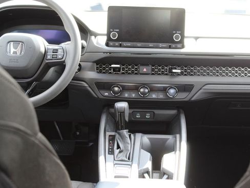 Used 2023 Honda Accord EX image 10