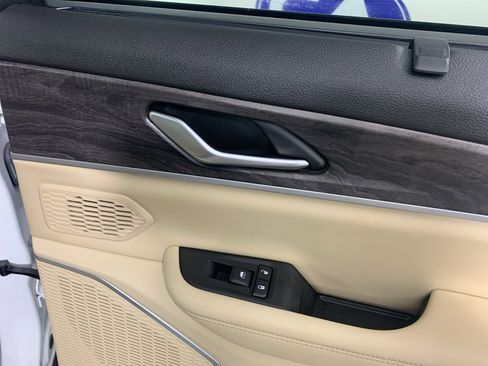 Used 2023 Jeep Grand Cherokee 4WD 4xe w/ Luxury Tech Group II image 38