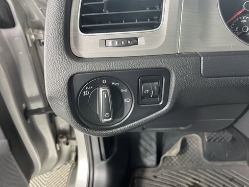 Used 2016 Volkswagen Golf S image 19