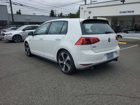 Used 2016 Volkswagen GTI SE FWD image 3
