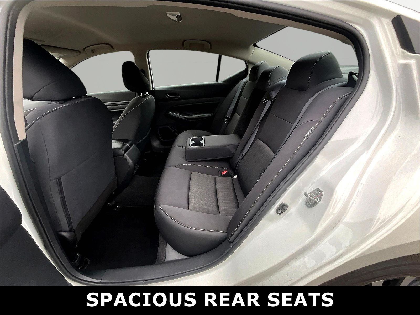 Used 2025 Nissan Altima 2.5 SV FWD image 3