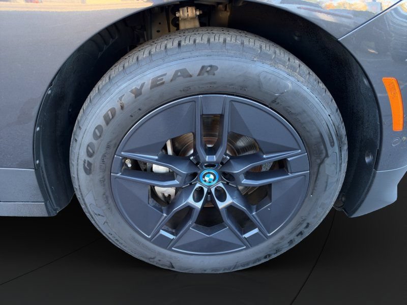 Used 2024 BMW iX xDrive50 w/ Premium Package AWD/4WD image 23