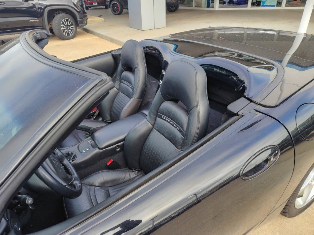 Used 2003 Chevrolet Corvette Convertible RWD image 8