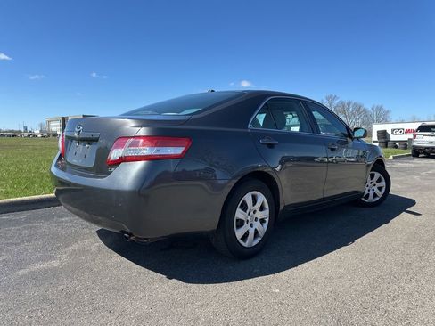 Used 2011 Toyota Camry LE image 9