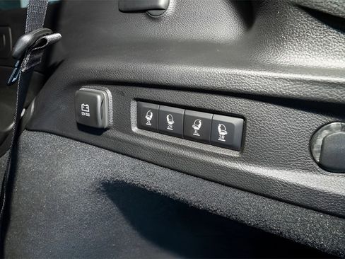 Used 2024 Jeep Grand Cherokee L Overland w/ Luxury Tech Group IV image 8