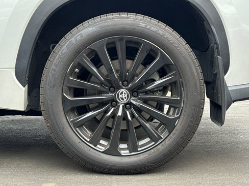 Certified 2023 Toyota Highlander XSE image 28