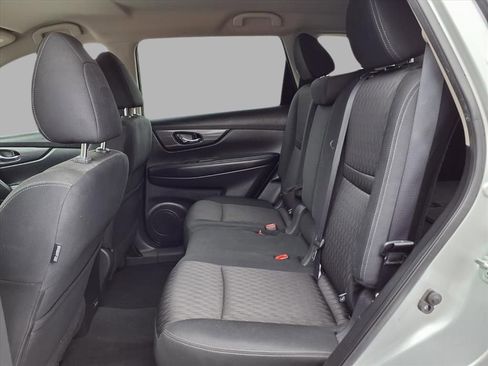 Used 2020 Nissan Rogue SV image 25