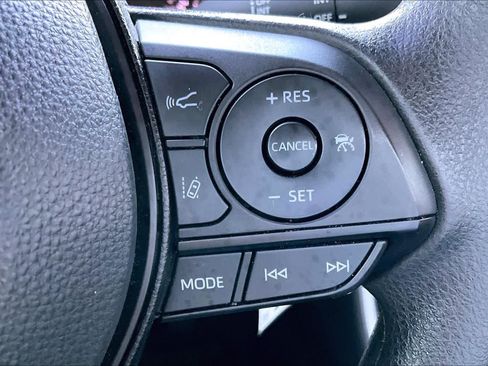 Used 2022 Toyota RAV4 LE FWD image 19