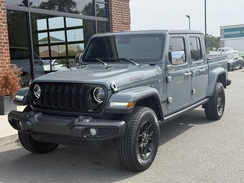 Used 2024 Jeep Gladiator Sport AWD/4WD image 1