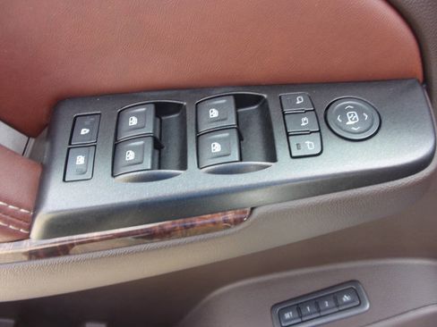 Used 2016 Chevrolet Suburban LTZ image 11