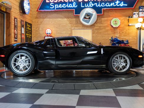 Used 2006 Ford GT image 33