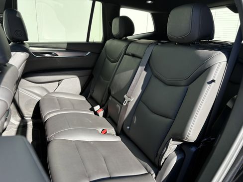 Used 2023 Cadillac XT6 Luxury image 13