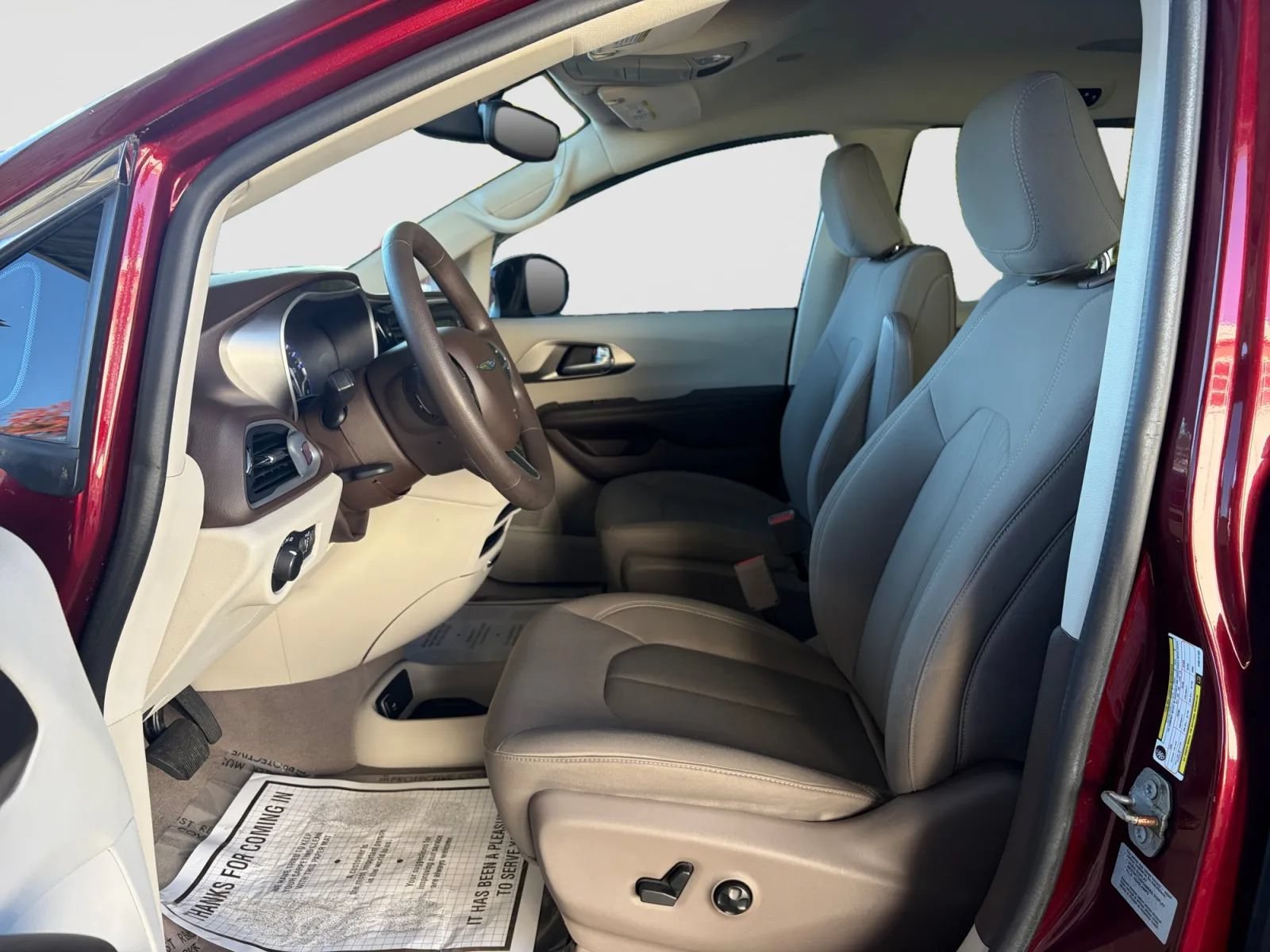 Used 2017 Chrysler Pacifica LX FWD image 12