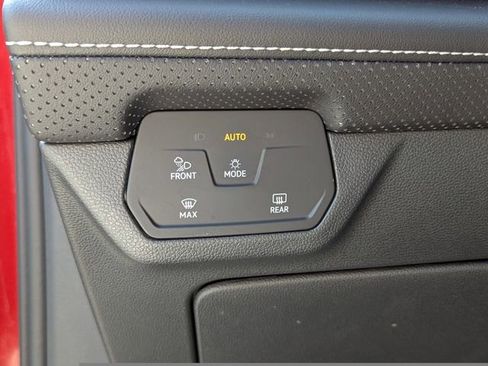 Used 2024 Volkswagen Atlas Cross Sport SE w/ Panoramic Sunroof Package FWD image 20