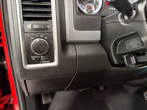 Used 2020 RAM 1500 Classic SLT AWD/4WD image 14