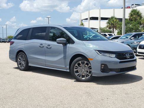 New 2026 Honda Odyssey Touring image 11