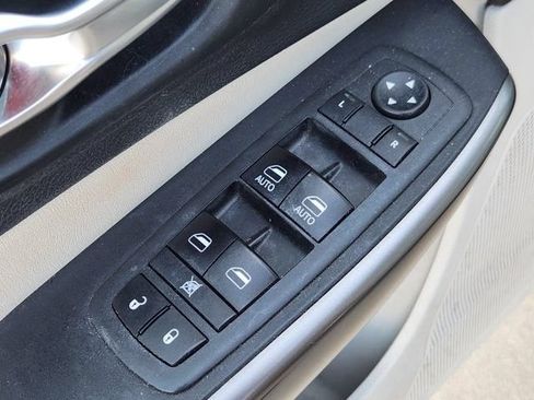Used 2019 Jeep Cherokee Limited FWD image 21