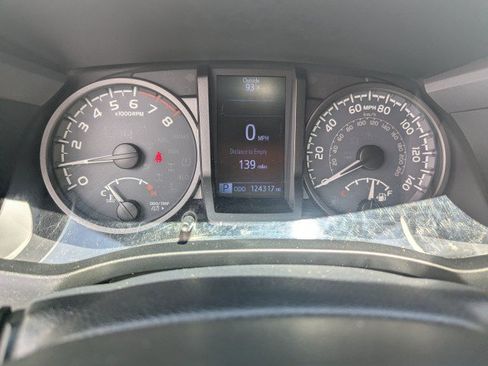 Used 2019 Toyota Tacoma TRD Off-Road AWD/4WD image 15