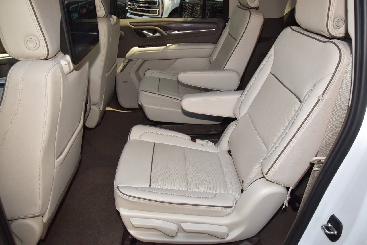 Used 2024 GMC Yukon XL Denali w/ Advanced Technology Package AWD/4WD image 7