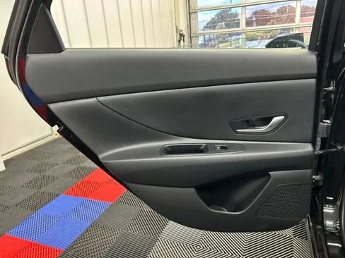 Used 2025 Hyundai Elantra Hybrid FWD image 11