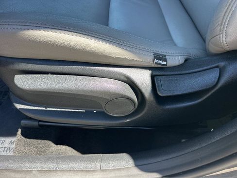 Used 2018 Kia Niro LX FWD image 31