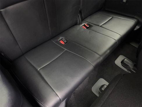 Used 2024 Toyota Highlander FWD image 42