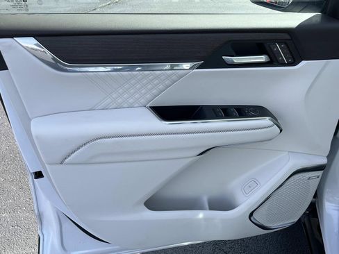 Used 2024 GMC Acadia Denali w/ Super Cruise Package image 29