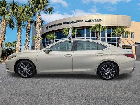 Certified 2025 Lexus ES 300h w/ Premium Package image 7