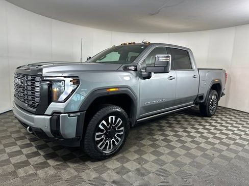 Used 2025 GMC Sierra 2500 Denali Ultimate image 7