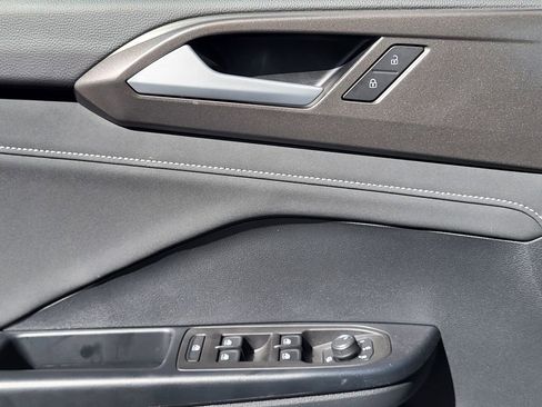 New 2026 Volkswagen Taos SE AWD/4WD image 12