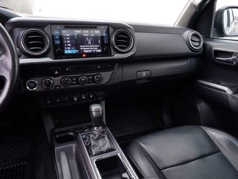 Used 2019 Toyota Tacoma TRD Off-Road image 22