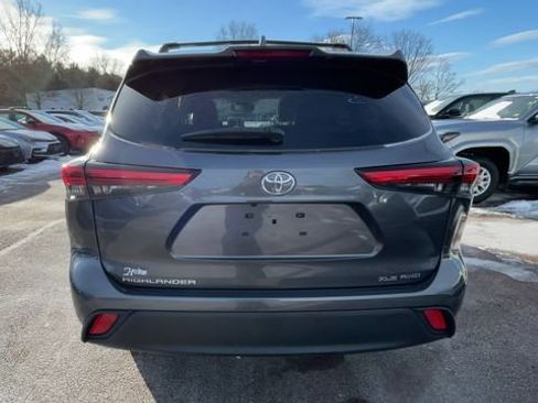 Certified 2022 Toyota Highlander XLE image 3