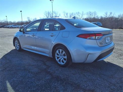 Used 2022 Toyota Corolla LE image 25