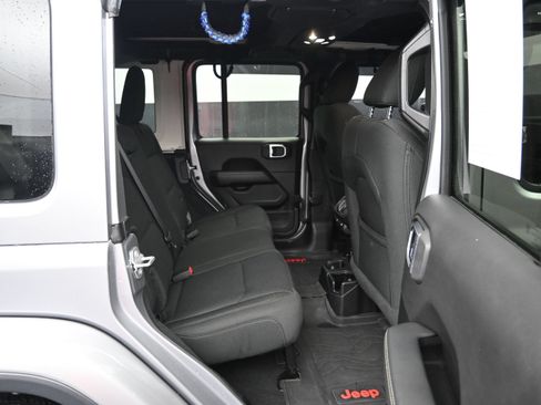 Used 2020 Jeep Wrangler Unlimited Sahara AWD/4WD image 10
