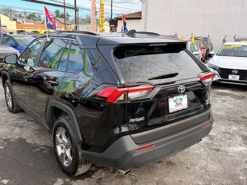 Used 2025 Toyota RAV4 XLE image 5