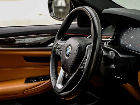 Used 2020 BMW 530i w/ Premium Package image 18