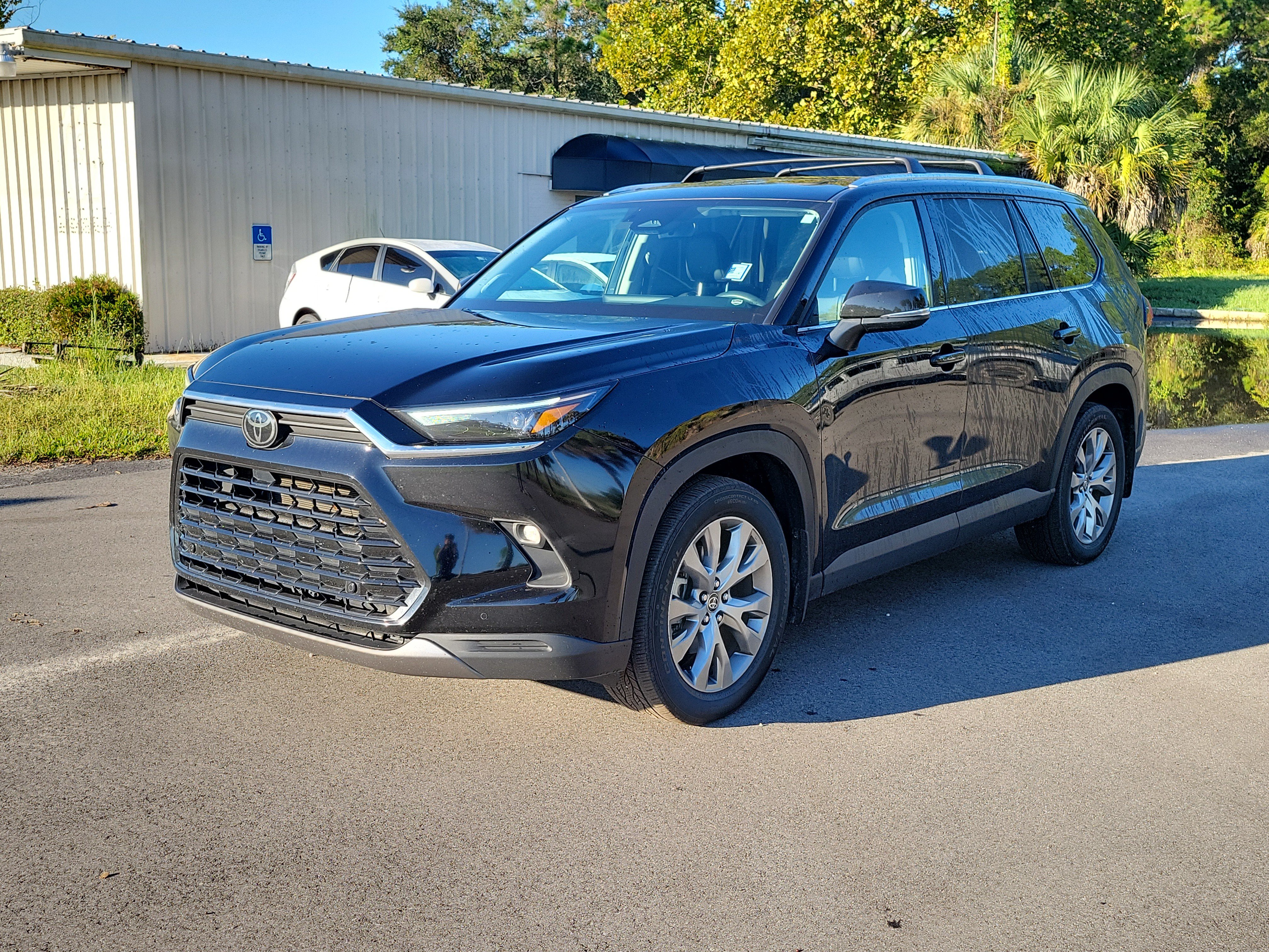 Used 2025 Toyota Grand Highlander AWD Hybrid image 3