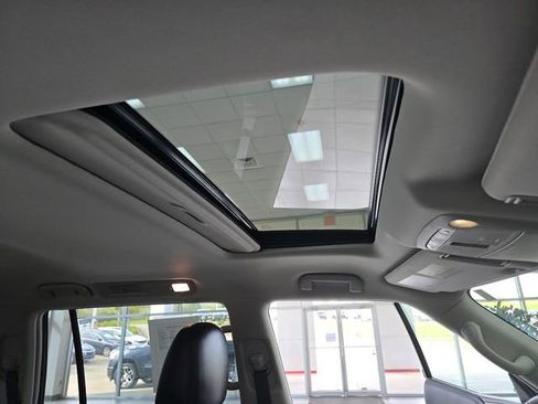 Used 2024 Nissan Armada SL image 45