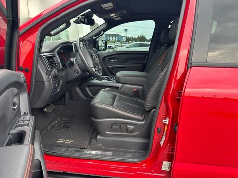 Used 2021 Nissan Titan PRO-4X w/ Pro-4x Convenience Package AWD/4WD image 8