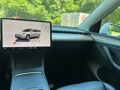 Used 2023 Tesla Model Y Long Range AWD/4WD image 16